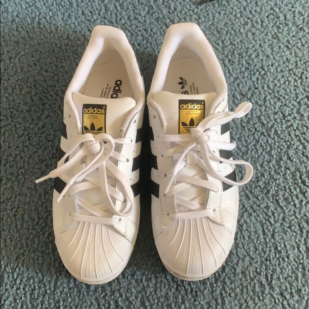 Adidas superstars